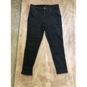 Black skinny jean (good for dress up or casual)